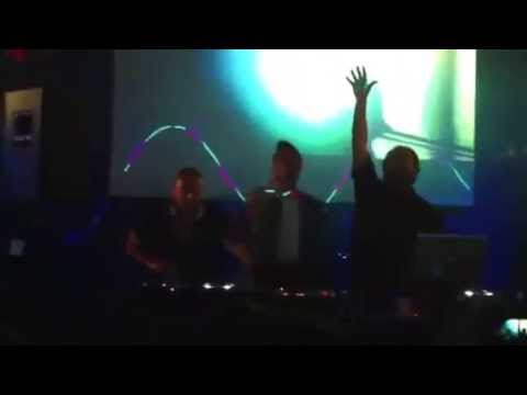 Carlos Jean y Dj Nano Feat Ferrara cantando Prisioners Sala Moma Madrid 25 de Abril 2013