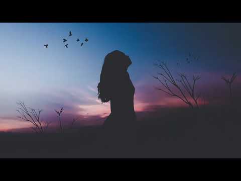 Thể hiện bởi Hồng Mơ