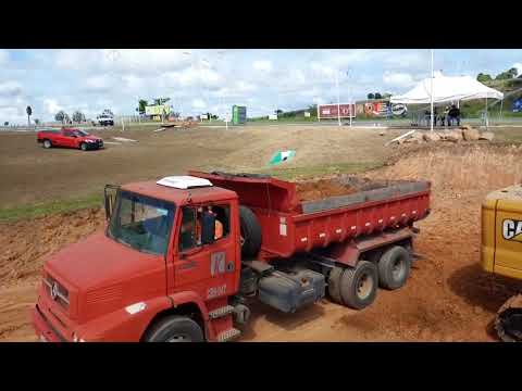 Paviservice volta a refazer serviço em cratrera na Praia do Dendê
