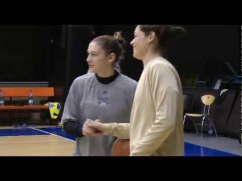 Whalen, Elhotova Preview ZVVZ USK Prague v Wisla Can-Pack