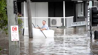 preview picture of video 'Brisbane Flood 2011 - Solo row down Milton Road in a Refrigerator'