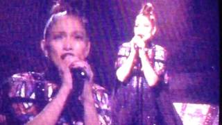 Jennifer Lopez y Lin Manuel sing Love Make the World Go Round’