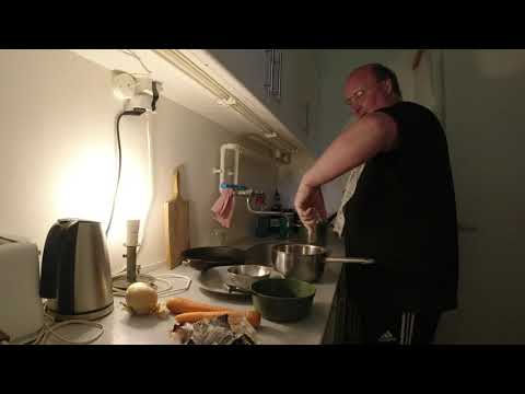 MongoTV_3460 - Danish Vlog - Del 1 - Mongo Madskole - Oksebouillonsuppe Med Nudler - Løg - Gulerod