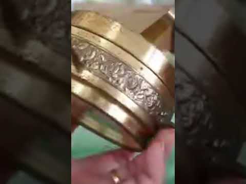 Để bàn reo Seiko. Cơ cót tay. Size 11cm. Giá 550k