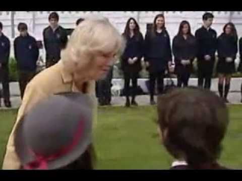 Camilla Parker Bowles, Duquesa de Cornualles, entre niños portugueses - 29.3.2011