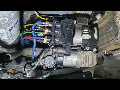 BMW 7 G11 Air suspension COMPRESSOR, RELAY, FUSE location.