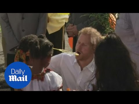 Prince Harry blows bubbles with kids in Antigua and Barbuda - Daily Mail