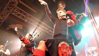 Red Hot Chilli Pipers - Auld Lang Syne (Live)