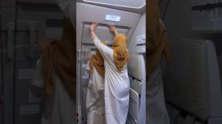 Download lagu Terbang ke Aceh, Moment Tutup Pintu Pesawat Oleh Pramugari Cantik Super Air Jet mp3