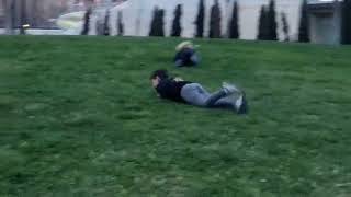 Jugando en la recogida del ninot