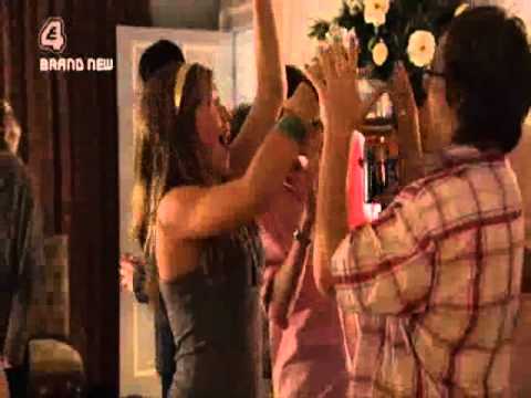 Skins S01E01 - Abigails party crashed