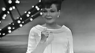 Judy Garland &quot;When You&#39;re Smiling&quot; - On Broadway Tonight 1965