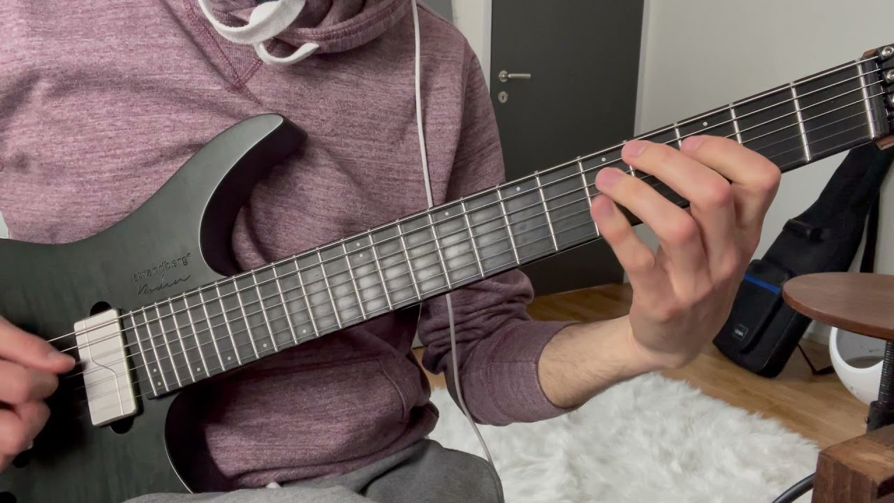 Roberto Barlocci playing the Do I Wanna Know main riff by Arctic Monkeys on electric guitar