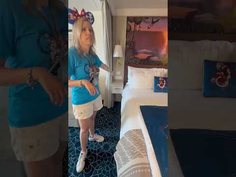 Thumbnail for Tour of stateroom 9582 on Disney Treasure