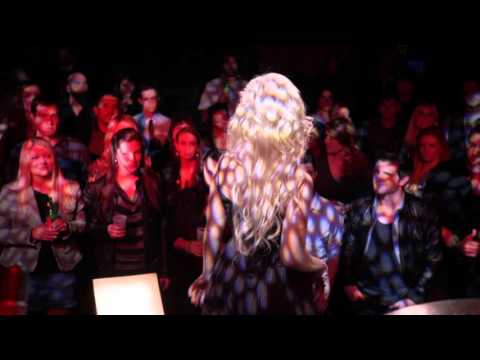 Scarlett s01e09, "Twist of Barb Wire"