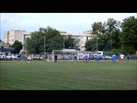 Andrzej Ziemiańczyk broni rzut karny. Włocłavia Włocławek - Mień Lipno (15.06.2013) - Terazlipno.pl