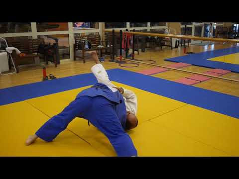 Judo ground technique: Ryo-te-jime (two hands strangle 两手绞) - variation from top position — judo technique demonstration