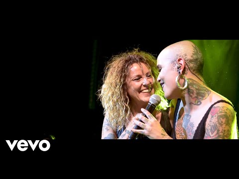 Vinila Von Bismark - Solo para Mi (Live) ft. Lamari