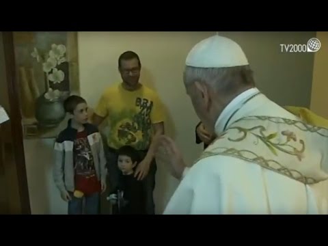 Papa Francesco si fa «parroco» ad Ostia / VIDEO