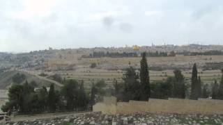 preview picture of video 'Old Jerusalem - view of the Temple Mount  from the Mount of Olives during the muezzin's call'