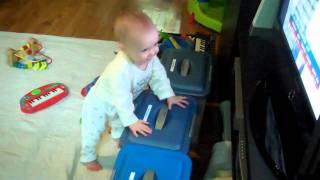 London dancing to "Rainy Weather Friend" by David Mead