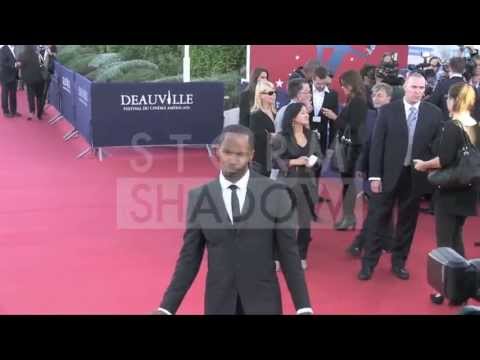 Jamie Foxx  singing and fooling around on red carpet at the 2013 Deauville Film Festival