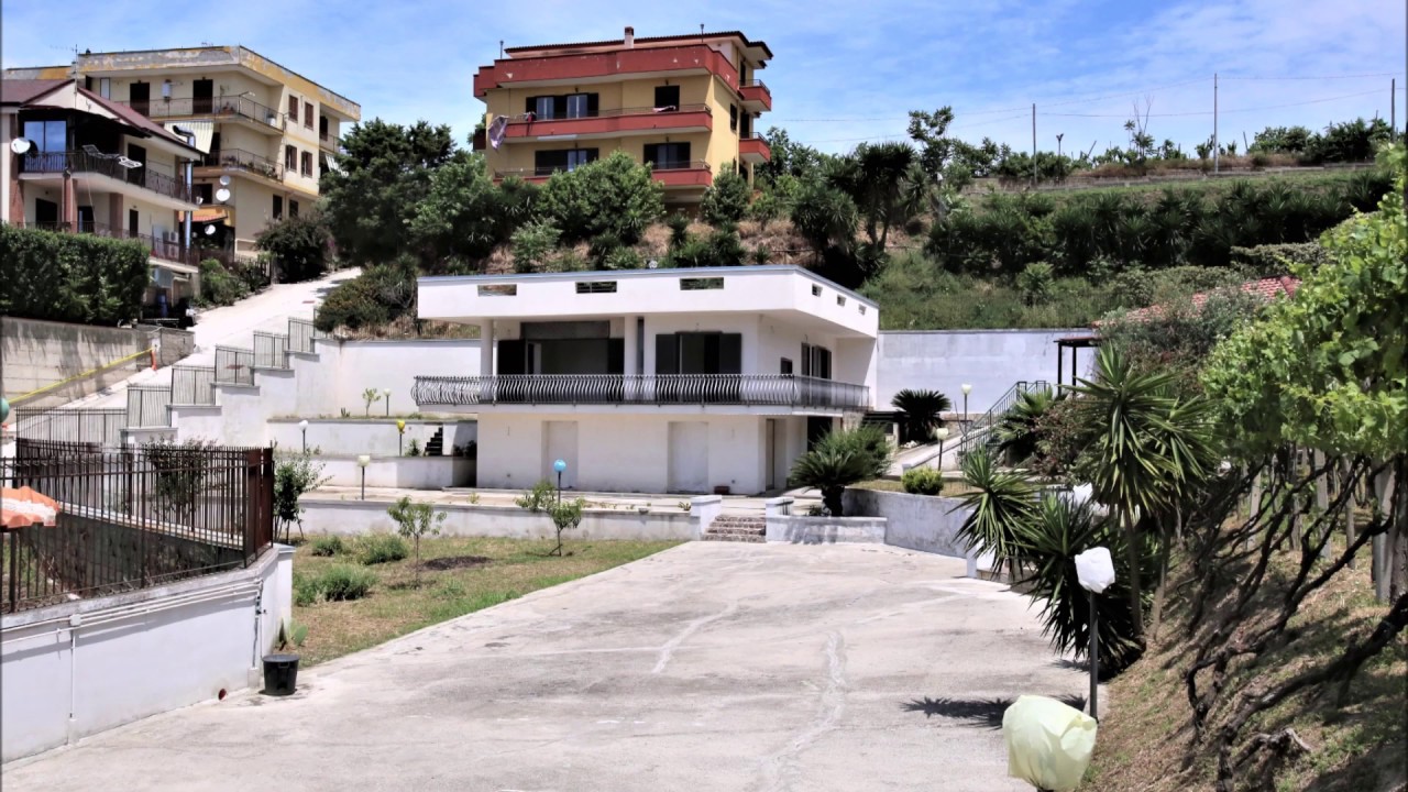 Watch Now Splendida villa a Marano Splendida villa a Marano