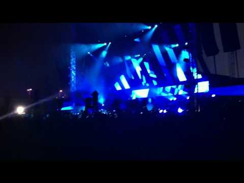 Sebastian Brandt vs. Andain - Beautiful Ashes (Armin Van Buuren Mashup). Live @ Electric Zoo 2011.