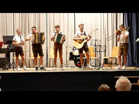 A Musikant im Trachtengwand | Musikschule Weiz