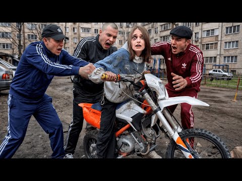 НЕАДЕКВАТНЫЕ ГОПНИКИ НАБРОСИЛИСЬ НА МОЮ СЕСТРУ ИЗ ЗА ПИТБАЙКА. МЫ РАЗОБРАЛИСЬ С ГОПОТОЙ