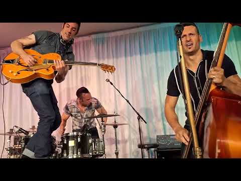 The houndogs do a medley of carl perkins songs Chesterfield August 2025