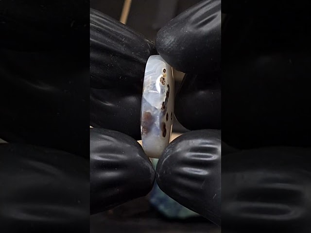 حجر عقيق جزع متعدد اللون طبيعي