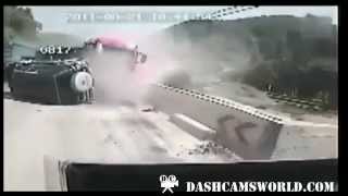 Truck lost control and smashed others like bowling pins