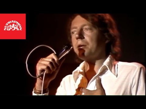 Petr Novák & Věra Wajsarová - Všichni jdou za láskou (Oficiální video)