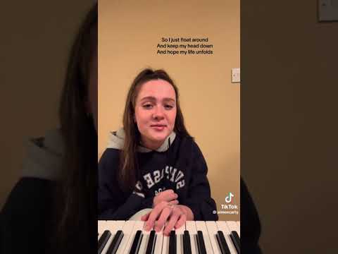 Tiktok: I'm 2 Days Into College (@aimeecarty)