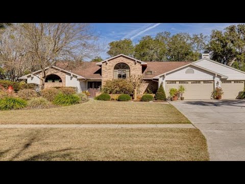 13225 JESSICA DRIVE, SPRING HILL, FL Presented by Linda Breeden.