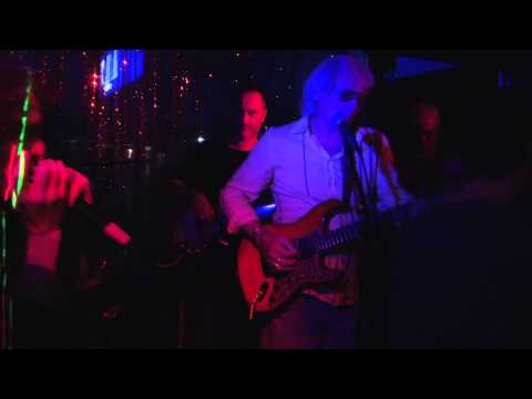 12-Bar Blue's 'Sunday Session' with Enzo Russo on bass...