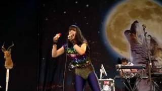 Bat For Lashes - Two Planets (Glastonbury 2009)