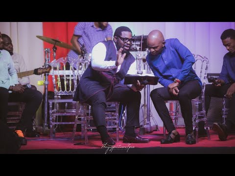 Fr Emmanuel Musongo dans 36minute d'adoration avec le fr ezechiel de la cifmci