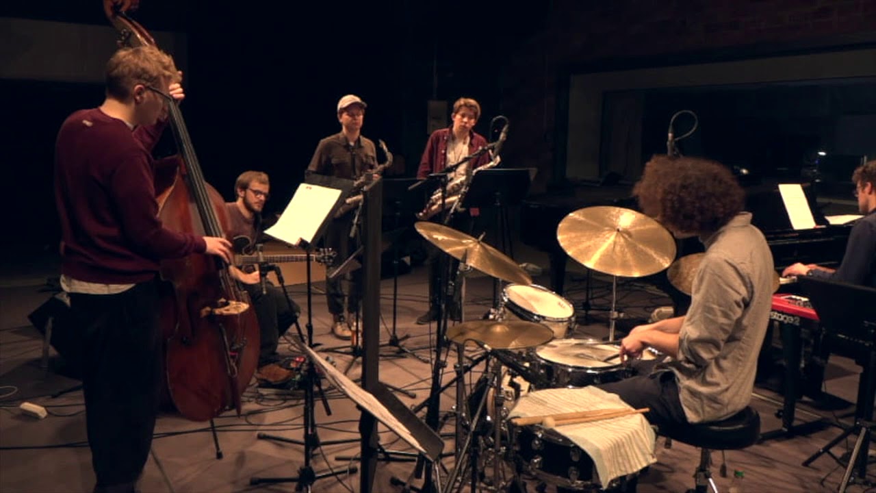 Julius Gawlik // ts Asger Nissen // as Povel Widestrand // keys Felix Henkelhausen // bs Felix Ambach // drums Johannes Mann // git&compositions 