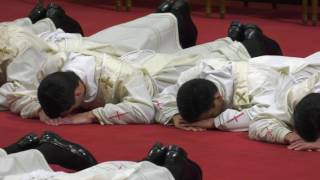 الكاردينال برتيلّو يرسم 31 كاهنًا قادمين من 16 دولة