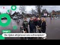 Dit schoolplein is te gevaarlijk om op te spelen