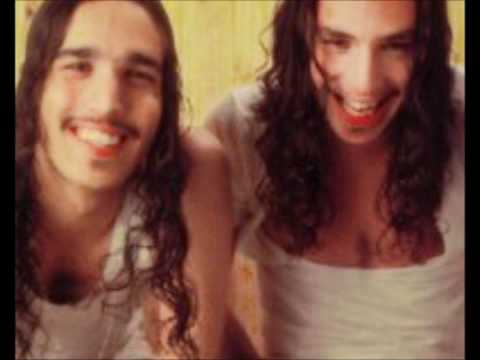 download lagu mp3 mp4 A Mover El Coolo Illya Kuryaki, download lagu A Mover El Coolo Illya Kuryaki gratis, unduh video klip A Mover El Coolo Illya Kuryaki