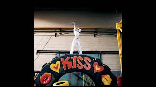 Tri.be &quot;KISS&quot; but just Mire lines #tribe #kiss