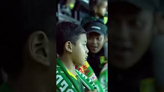 Download lagu salam satu nyali, wani!! #persebaya #bonek #short #supporter #ultras #hooligans #surabaya #viral mp3 Download lagu salam satu nyali, wani!! #persebaya #bonek #short #supporter #ultras #hooligans #surabaya #viral mp3