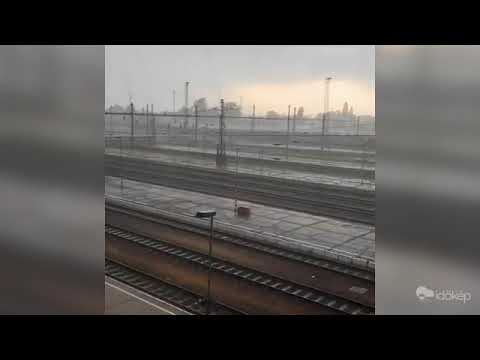 Közeli villámok, jégeső és felhőszakadás Szolnokon