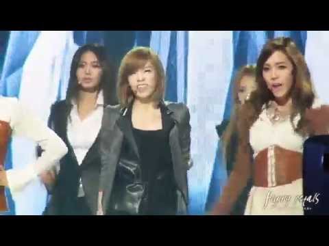 [Fancam] SNSD_Taeyeon_The Boys @ Comeback Music Bank [111021]
