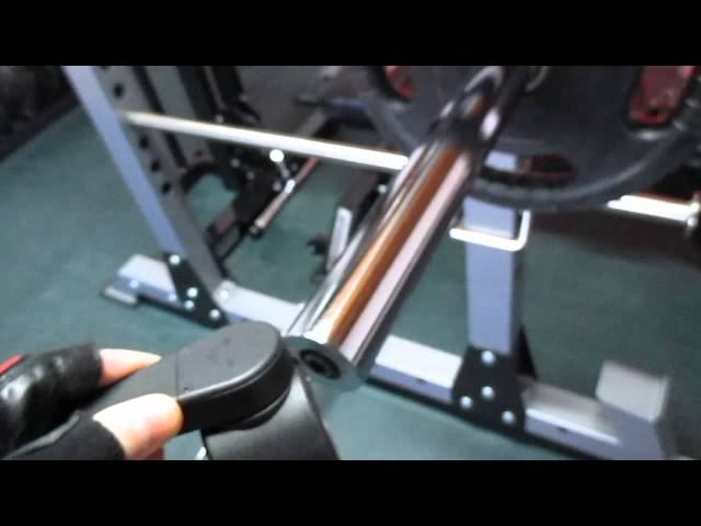 Vídeo relacionado con Naroote Abrazadera de Collar de Barra Profesional de 50mm, Bloqueo de Barra de Peso Seguro para Levantamiento de Pesas, Levantamiento de Pesas, Entrenamiento de Gimnasia, Plástico Blanco, 1 ud. (rojo)