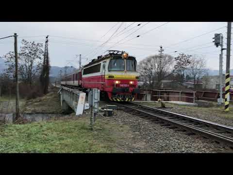 ZSSK Os 5723 vchádza do stanice Žarnovica 2021-01-10