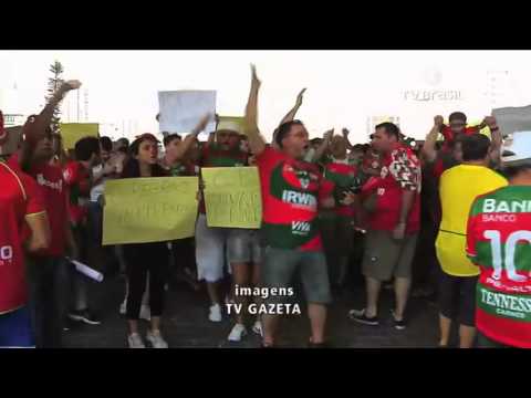 Torcedores da Portuguesa protestam contra possível rebaixamento do time no Brasileirão -